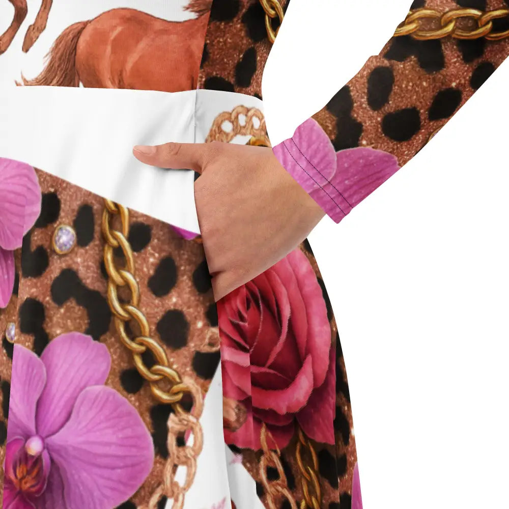 Langärmliges Midikleid mit wildem Allover-Print aus Pferden, goldenen Ketten, Leopardenmuster, Rosen und Orchideen