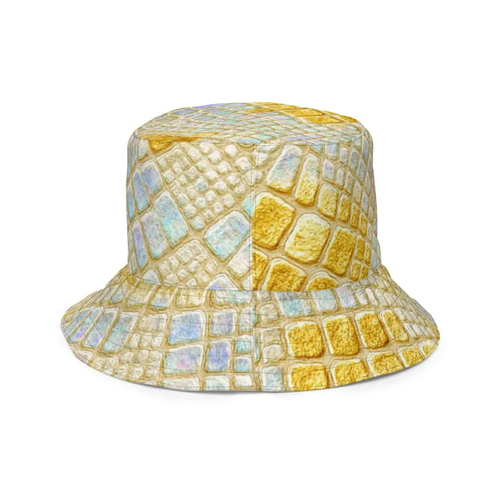 Wendbarer Fischerhut mit gold-glänzendem Metallic-Schlangenleder-Muster und wandelbarem Allover-Druck