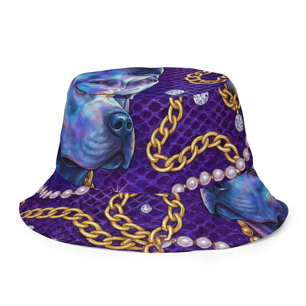 Fischerhut mit Allover-Druck in Violett mit Goldketten und Perlenmuster